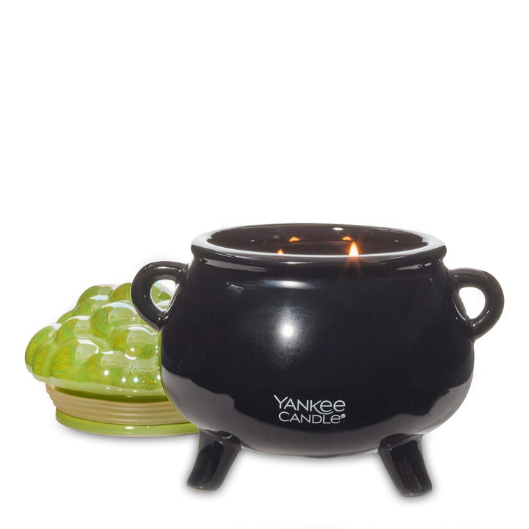 Phantom Bookshop Bubbling Cauldron Candle S6